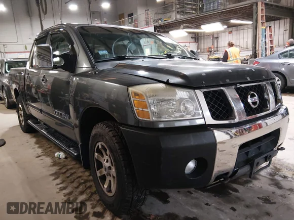 ✅ 2005 Nissan Titan LE • VIN: 1N6AA07B45N527913 • Lot: 44659578. Wystawiony na IAAI z przebiegiem 235 301 mil. Bezpłatny archiwum sprzedaży aukcyjnych z USA i szczegółowy raport historii pojazdu na DreamBid. Zdjęcie 1.