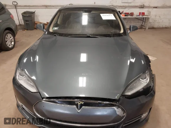 ✅ 2013 Tesla Model S • VIN: 5YJSA1CN9DFP13148 • Lot: 41936472. Wystawiony na IAAI z przebiegiem 167 811 mil. Bezpłatny archiwum sprzedaży aukcyjnych z USA i szczegółowy raport historii pojazdu na DreamBid. Zdjęcie 10.