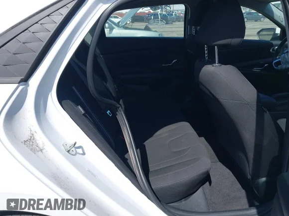 ✅ 2024 Hyundai Elantra SEL • VIN: KMHLM4DG4RU739700 • Lot: 44618472. Wystawiony na IAAI z przebiegiem 8 275 mil. Bezpłatny archiwum sprzedaży aukcyjnych z USA i szczegółowy raport historii pojazdu na DreamBid. Zdjęcie 8.
