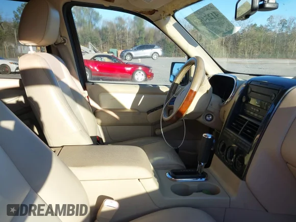 ✅ 2006 Ford Explorer XLT • VIN: 1FMEU63E96UA42331 • Lot: 41274659. Wystawiony na IAAI z przebiegiem 123 371 mil. Bezpłatny archiwum sprzedaży aukcyjnych z USA i szczegółowy raport historii pojazdu na DreamBid. Zdjęcie 5.