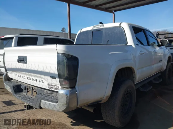 ✅ 2022 Toyota Tacoma SR5 • VIN: 3TMAZ5CN0NM180129 • Lot: 44248371. Wystawiony na IAAI z przebiegiem 102 804 mil. Bezpłatny archiwum sprzedaży aukcyjnych z USA i szczegółowy raport historii pojazdu na DreamBid. Zdjęcie 4.