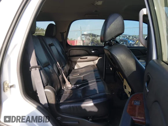 ✅ 2011 Chevrolet Tahoe LS • VIN: 1GNSCAE06BR141532 • Лот: 44793905. Опубліковано раніше на IAAI з пробігом 285 487 миль. Безкоштовний доступ до архіву аукціонних продажів зі США та докладний звіт про історію автомобіля на DreamBid. Зображення 8.