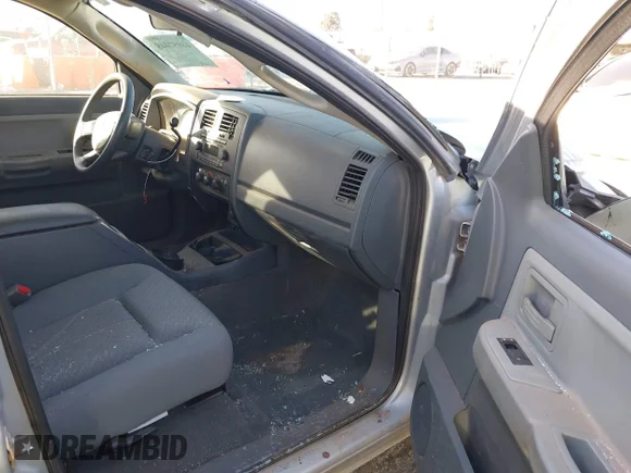 ✅ 2007 Dodge Dakota ST • VIN: 1D7HW28K67S263634 • Lot: 44057048. Wystawiony na IAAI z przebiegiem 35 648 mil. Bezpłatny archiwum sprzedaży aukcyjnych z USA i szczegółowy raport historii pojazdu na DreamBid. Zdjęcie 5.