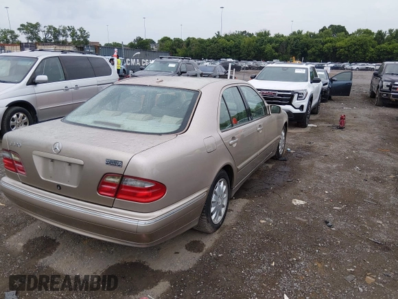 ✅ 2000 Mercedes-Benz E 320 • VIN: WDBJF65J5YB091465 • Lot: 45244440. Wystawiony na IAAI z przebiegiem 170 103 mil. Bezpłatny archiwum sprzedaży aukcyjnych z USA i szczegółowy raport historii pojazdu na DreamBid. Zdjęcie 4.