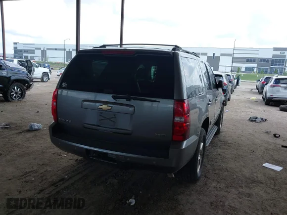 ✅ 2007 Chevrolet Tahoe LS • VIN: 1GNFC13JX7R241508 • Lot: 45280062. Wystawiony na IAAI z przebiegiem 262 327 mil. Bezpłatny archiwum sprzedaży aukcyjnych z USA i szczegółowy raport historii pojazdu na DreamBid. Zdjęcie 4.