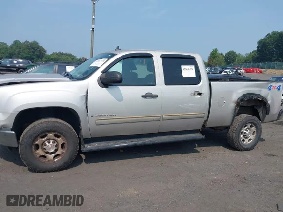 ✅ 2008 GMC Sierra 2500HD SLT • VIN: 1GTHK23K88F204284 • Lot: 42860478. Wystawiony na IAAI z przebiegiem 227 519 mil. Bezpłatny archiwum sprzedaży aukcyjnych z USA i szczegółowy raport historii pojazdu na DreamBid. Zdjęcie 6.