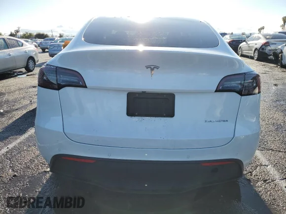 ✅ 2021 Tesla Model Y Long Range • VIN: 5YJYGDEE9MF152263 • Lot: 46093143. Wystawiony na Copart z przebiegiem 31 262 mil. Bezpłatny archiwum sprzedaży aukcyjnych z USA i szczegółowy raport historii pojazdu na DreamBid. Zdjęcie 6.