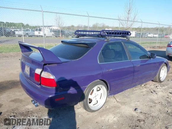 ✅ 1997 Honda Accord EX • VIN: 1HGCD5559VA074300 • Lot: 44807944. Wystawiony na IAAI z przebiegiem 238 221 mil. Bezpłatny archiwum sprzedaży aukcyjnych z USA i szczegółowy raport historii pojazdu na DreamBid. Zdjęcie 4.