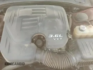 ✅ 2020 Chrysler 300 Touring L • VIN: 2C3CCAAG7LH229964 • Lot: 67230685. Wystawiony na Copart z przebiegiem 76 074 mil. Bezpłatny archiwum sprzedaży aukcyjnych z USA i szczegółowy raport historii pojazdu na DreamBid. Zdjęcie 13.