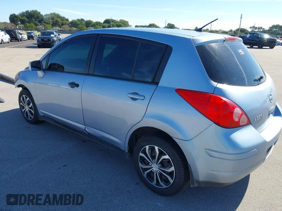 ✅ 2010 Nissan Versa SL • VIN: 3N1BC1CP7AL448953 • Лот: 43908039. Опубліковано раніше на IAAI з пробігом 96 162 миль. Безкоштовний доступ до архіву аукціонних продажів зі США та докладний звіт про історію автомобіля на DreamBid. Зображення 3.