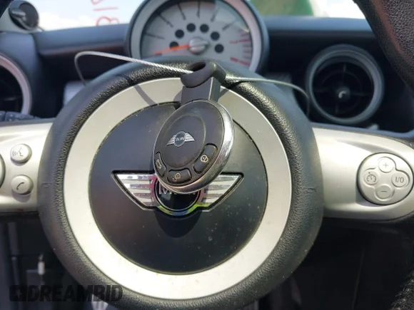 ✅ 2010 MINI Hardtop S • VIN: WMWMF7C58ATX45074 • Лот: 43126277. Опубликован ранее на IAAI с пробегом 142 637 миль. Бесплатный доступ к архиву аукционных продаж из США и подробный отчёт об истории автомобиля на DreamBid. Изображение 11.
