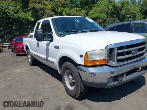 ✅ 2000 Ford F-250 XL • VIN: 1FTNX20L0YEB40832 • Lot: 45141019. Wystawiony na IAAI z przebiegiem 195 279 mil. Bezpłatny archiwum sprzedaży aukcyjnych z USA i szczegółowy raport historii pojazdu na DreamBid. Zdjęcie 1.