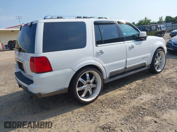 ✅ 2003 Lincoln Navigator Ultimate • VIN: 5LMFU27R63LJ14319 • Lot: 42588725. Wystawiony na IAAI z przebiegiem 242 728 mil. Bezpłatny archiwum sprzedaży aukcyjnych z USA i szczegółowy raport historii pojazdu na DreamBid. Zdjęcie 4.