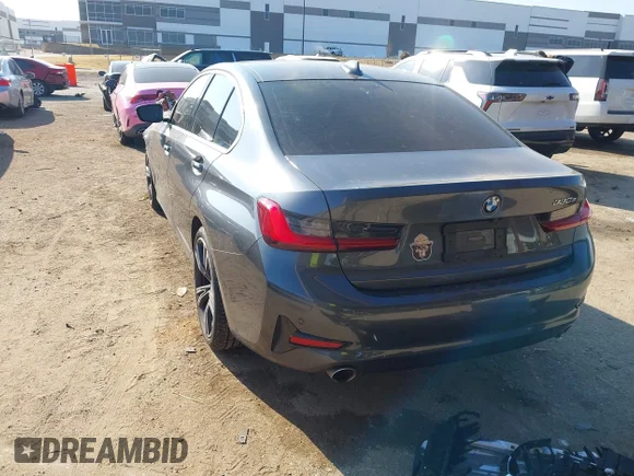 ✅ 2021 BMW 3 Series 330e • VIN: 3MW5P7J00M8B76502 • Lot: 44024575. Wystawiony na IAAI z przebiegiem 43 803 mil. Bezpłatny archiwum sprzedaży aukcyjnych z USA i szczegółowy raport historii pojazdu na DreamBid. Zdjęcie 3.