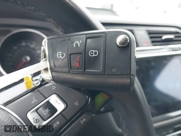 ✅ 2020 Volkswagen Tiguan SE • VIN: 3VV2B7AX5LM025213 • Lot: 44123869. Wystawiony na IAAI z przebiegiem 80 485 mil. Bezpłatny archiwum sprzedaży aukcyjnych z USA i szczegółowy raport historii pojazdu na DreamBid. Zdjęcie 11.