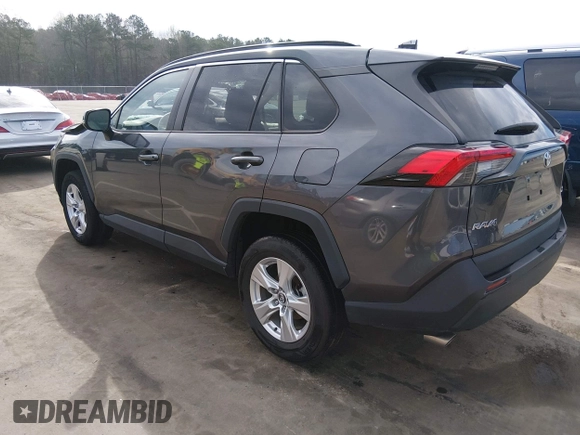 ✅ 2021 Toyota RAV4 XLE • VIN: 2T3W1RFV1MW106277 • Lot: 44572979. Wystawiony na IAAI z przebiegiem 62 803 mil. Bezpłatny archiwum sprzedaży aukcyjnych z USA i szczegółowy raport historii pojazdu na DreamBid. Zdjęcie 3.