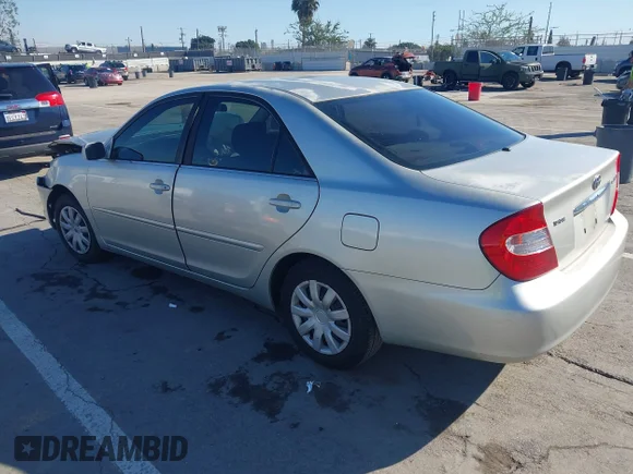 ✅ 2003 Toyota Camry LE • VIN: JTDBE32K830228360 • Lot: 44183732. Wystawiony na IAAI z przebiegiem 317 901 mil. Bezpłatny archiwum sprzedaży aukcyjnych z USA i szczegółowy raport historii pojazdu na DreamBid. Zdjęcie 3.