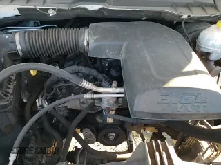 ✅ 2018 Ram 1500 Express • VIN: 1C6RR6KG7JS305034 • Lot: 92032525. Wystawiony na Copart z przebiegiem 63 477 mil. Bezpłatny archiwum sprzedaży aukcyjnych z USA i szczegółowy raport historii pojazdu na DreamBid. Zdjęcie 13.