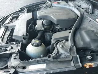 ✅ 2015 BMW 3 Series 320i xDrive • VIN: WBA3C3C51FP664737 • Lot: 43131722. Wystawiony na IAAI z przebiegiem 182 056 mil. Bezpłatny archiwum sprzedaży aukcyjnych z USA i szczegółowy raport historii pojazdu na DreamBid. Zdjęcie 18.