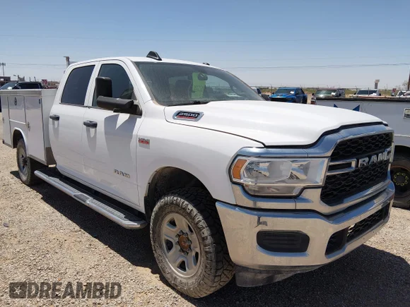 ✅ 2020 Ram 2500 Tradesman • VIN: 3C6UR5HJ7LG101139 • Lot: 45048117. Wystawiony na IAAI z przebiegiem 138 106 mil. Bezpłatny archiwum sprzedaży aukcyjnych z USA i szczegółowy raport historii pojazdu na DreamBid. Zdjęcie 6.