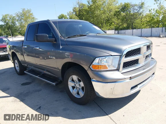 ✅ 2010 Dodge 1500 SLT • VIN: 1D7RB1GP9AS105156 • Лот: 45017953. Опубліковано раніше на IAAI з пробігом 158 619 миль. Безкоштовний доступ до архіву аукціонних продажів зі США та докладний звіт про історію автомобіля на DreamBid. Зображення 1.