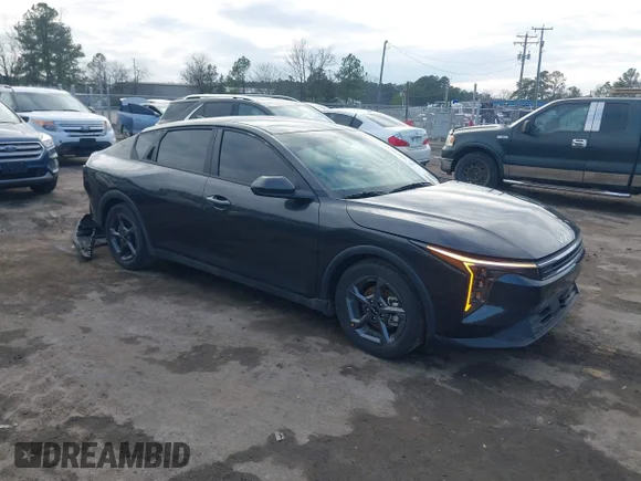 ✅ 2025 Kia K4 LXS • VIN: 3KPFT4DE5SE203507 • Lot: 44501607. Wystawiony na IAAI z przebiegiem 8 388 mil. Bezpłatny archiwum sprzedaży aukcyjnych z USA i szczegółowy raport historii pojazdu na DreamBid. Zdjęcie 1.