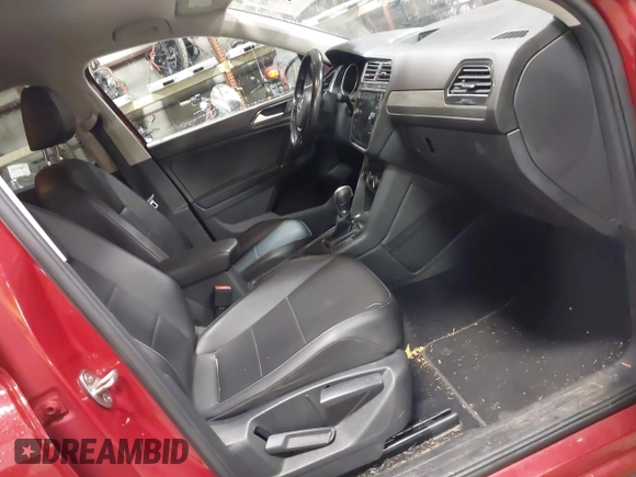 ✅ 2018 Volkswagen Tiguan SEL • VIN: 3VV3B7AX4JM088840 • Lot: 43801698. Wystawiony na IAAI z przebiegiem 153 841 mil. Bezpłatny archiwum sprzedaży aukcyjnych z USA i szczegółowy raport historii pojazdu na DreamBid. Zdjęcie 5.