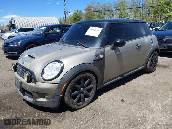 ✅ 2007 MINI Hardtop S • VIN: WMWMF73537TT85852 • Лот: 45052455. Опубліковано раніше на IAAI з пробігом 124 719 миль. Безкоштовний доступ до архіву аукціонних продажів зі США та докладний звіт про історію автомобіля на DreamBid. Зображення 2.