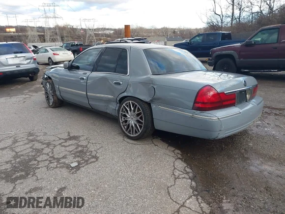 ✅ 2003 Mercury Grand Marquis GS Convenience • VIN: 2MEFM74W83X642573 • Lot: 43988062. Wystawiony na IAAI z przebiegiem 127 074 mil. Bezpłatny archiwum sprzedaży aukcyjnych z USA i szczegółowy raport historii pojazdu na DreamBid. Zdjęcie 3.