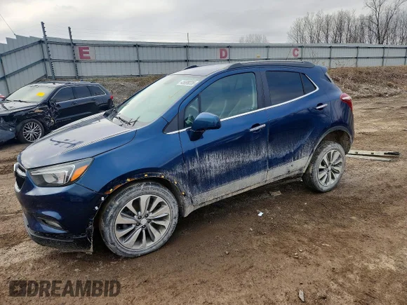 ✅ 2020 Buick Encore Preferred • VIN: KL4CJASB1LB011168 • Лот: 45699226. Опубліковано раніше на Copart з пробігом 84 179 миль. Безкоштовний доступ до архіву аукціонних продажів зі США та докладний звіт про історію автомобіля на DreamBid. Зображення 1.