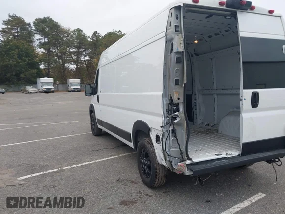 ✅ 2023 Ram ProMaster Cargo • VIN: 3C6LRVDG2PE519339 • Lot: 43585881. Wystawiony na IAAI z przebiegiem 25 077 mil. Bezpłatny archiwum sprzedaży aukcyjnych z USA i szczegółowy raport historii pojazdu na DreamBid. Zdjęcie 3.
