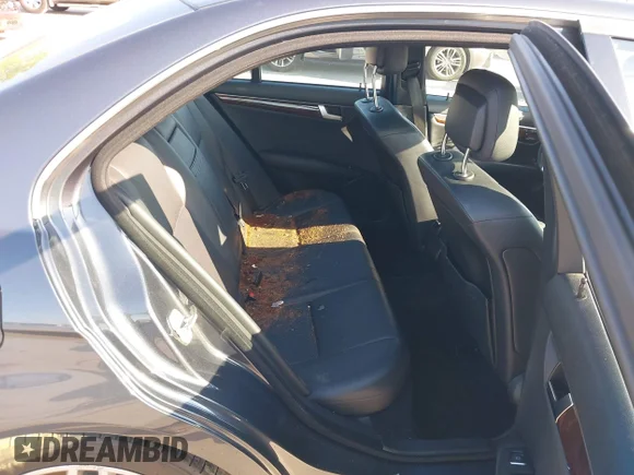✅ 2014 Mercedes-Benz C 250 Sport • VIN: WDDGF4HB9EG211812 • Лот: 45232025. Опубліковано раніше на IAAI з пробігом 210 686 миль. Безкоштовний доступ до архіву аукціонних продажів зі США та докладний звіт про історію автомобіля на DreamBid. Зображення 8.