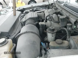 ✅ 2002 Lincoln Navigator • VIN: 5LMFU28R12LJ06397 • Lot: 41329573. Wystawiony na IAAI z przebiegiem Nie podano. Bezpłatny archiwum sprzedaży aukcyjnych z USA i szczegółowy raport historii pojazdu na DreamBid. Zdjęcie 19.