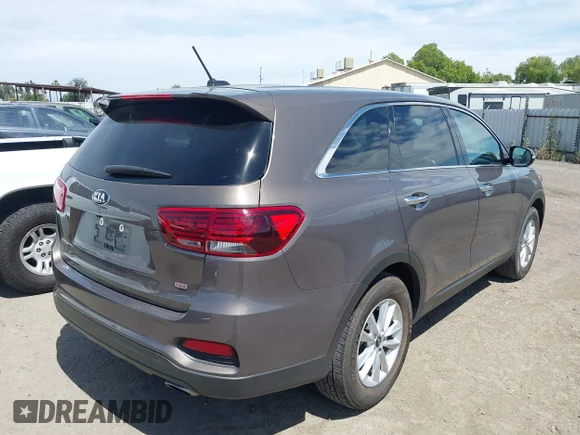 ✅ 2020 Kia Sorento LX • VIN: 5XYPG4A38LG635864 • Лот: 45324734. Опубліковано раніше на IAAI з пробігом 28 769 миль. Безкоштовний доступ до архіву аукціонних продажів зі США та докладний звіт про історію автомобіля на DreamBid. Зображення 4.