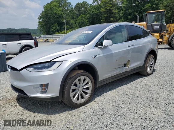 ✅ 2017 Tesla Model X 90D • VIN: 5YJXCBE26HF074547 • Лот: 62194935. Опубликован ранее на Copart с пробегом 118 799 миль. Бесплатный доступ к архиву аукционных продаж из США и подробный отчёт об истории автомобиля на DreamBid. Изображение 1.