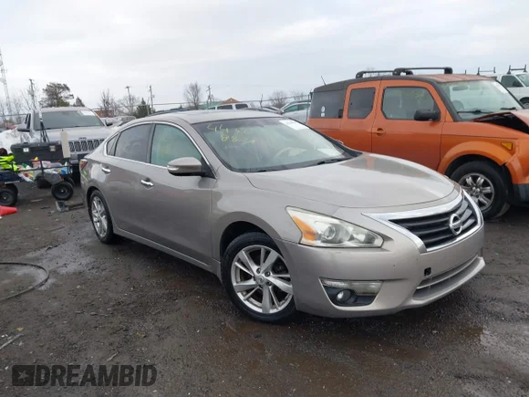 ✅ 2015 Nissan Altima S • VIN: 1N4AL3AP4FN879786 • Лот: 44368829. Опубліковано раніше на IAAI з пробігом 172 048 миль. Безкоштовний доступ до архіву аукціонних продажів зі США та докладний звіт про історію автомобіля на DreamBid. Зображення 1.