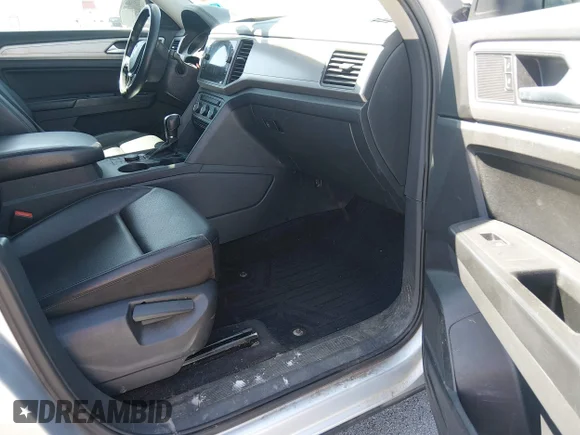 ✅ 2018 Volkswagen Atlas SE • VIN: 1V2KR2CA7JC515641 • Лот: 45082793. Опубліковано раніше на IAAI з пробігом 160 490 миль. Безкоштовний доступ до архіву аукціонних продажів зі США та докладний звіт про історію автомобіля на DreamBid. Зображення 5.