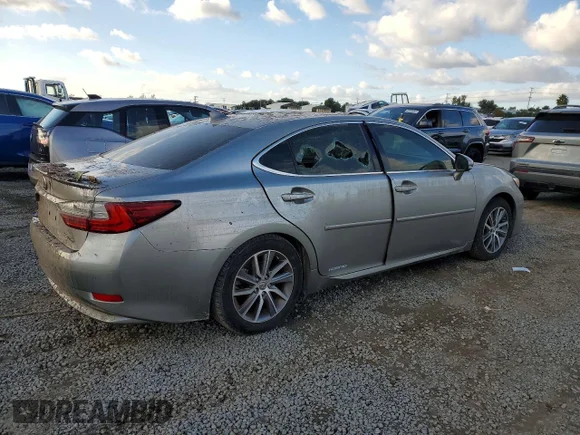 ✅ 2016 Lexus ES 300h • VIN: JTHBW1GG3G2126950 • Лот: 99554805. Опубліковано раніше на Copart з пробігом Не вказано. Безкоштовний доступ до архіву аукціонних продажів зі США та докладний звіт про історію автомобіля на DreamBid. Зображення 3.