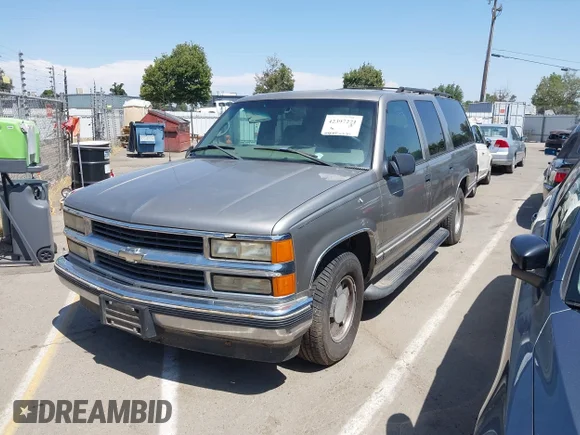 ✅ 1999 Chevrolet Suburban • VIN: 3GNEC16R0XG270822 • Lot: 42397271. Listed on IAAI with 242,250 mi. Free auction sales archive from the USA and detailed vehicle history report at DreamBid. Image 2.