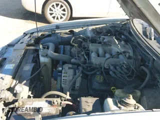 ✅ 2004 Ford Mustang Standard • VIN: 1FAFP40614F190675 • Lot: 43817559. Wystawiony na IAAI z przebiegiem 140 783 mil. Bezpłatny archiwum sprzedaży aukcyjnych z USA i szczegółowy raport historii pojazdu na DreamBid. Zdjęcie 12.