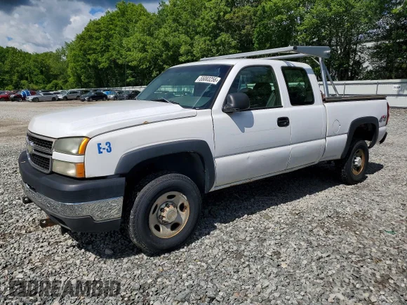 ✅ 2006 Chevrolet Silverado 2500HD LT1 • VIN: 1GCHK29U26E181015 • Лот: 55083256. Опубликован ранее на Copart с пробегом Не указан. Бесплатный доступ к архиву аукционных продаж из США и подробный отчёт об истории автомобиля на DreamBid. Изображение 1.