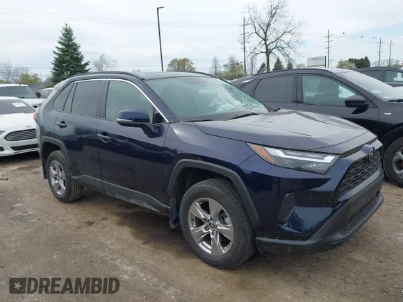 ✅ 2022 Toyota RAV4 XLE • VIN: 2T3P1RFV6NW296292 • Lot: 44910553. Wystawiony na IAAI z przebiegiem 33 262 mil. Bezpłatny archiwum sprzedaży aukcyjnych z USA i szczegółowy raport historii pojazdu na DreamBid. Zdjęcie 1.