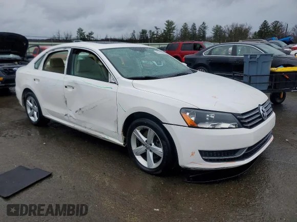 ✅ 2012 Volkswagen Passat SE • VIN: 1VWBP7A30CC076694 • Лот: 41723856. Опубліковано раніше на Copart з пробігом 83 103 миль. Безкоштовний доступ до архіву аукціонних продажів зі США та докладний звіт про історію автомобіля на DreamBid. Зображення 4.