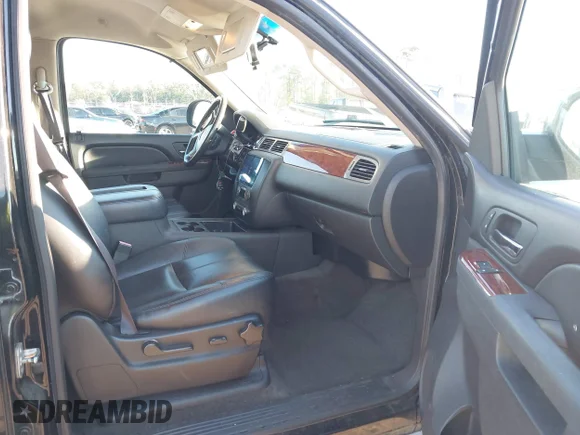 ✅ 2012 Chevrolet Suburban LT • VIN: 1GNSCJE00CR145240 • Лот: 44604931. Опубліковано раніше на IAAI з пробігом 250 705 миль. Безкоштовний доступ до архіву аукціонних продажів зі США та докладний звіт про історію автомобіля на DreamBid. Зображення 5.