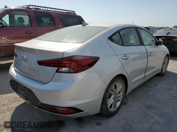 ✅ 2019 Hyundai Elantra SEL • VIN: KMHD84LF9KU796787 • Lot: 55727502. Wystawiony na Copart z przebiegiem 10 012 mil. Bezpłatny archiwum sprzedaży aukcyjnych z USA i szczegółowy raport historii pojazdu na DreamBid. Zdjęcie 4.