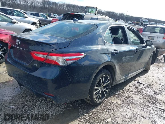 ✅ 2020 Toyota Camry SE • VIN: 4T1G11AK9LU980824 • Lot: 44366517. Wystawiony na IAAI z przebiegiem 62 046 mil. Bezpłatny archiwum sprzedaży aukcyjnych z USA i szczegółowy raport historii pojazdu na DreamBid. Zdjęcie 4.