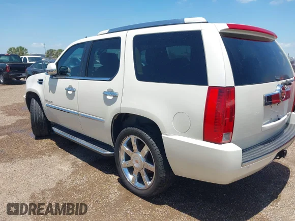 ✅ 2014 Cadillac Escalade Luxury • VIN: 1GYS3BEF0ER206277 • Lot: 45436283. Wystawiony na IAAI z przebiegiem 267 459 mil. Bezpłatny archiwum sprzedaży aukcyjnych z USA i szczegółowy raport historii pojazdu na DreamBid. Zdjęcie 3.