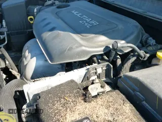 ✅ 2018 Jeep Cherokee Latitude Plus • VIN: 1C4PJMLB9JD572274 • Lot: 42968854. Wystawiony na IAAI z przebiegiem 52 506 mil. Bezpłatny archiwum sprzedaży aukcyjnych z USA i szczegółowy raport historii pojazdu na DreamBid. Zdjęcie 21.