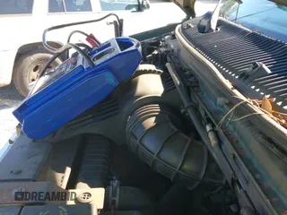 ✅ 2001 Ford Econoline Cargo Recreational • VIN: 1FDPE24L51HA93466 • Lot: 43443370. Wystawiony na IAAI z przebiegiem 88 275 mil. Bezpłatny archiwum sprzedaży aukcyjnych z USA i szczegółowy raport historii pojazdu na DreamBid. Zdjęcie 12.