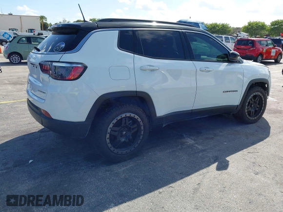 ✅ 2023 Jeep Compass (RED) Edition • VIN: 3C4NJDCN7PT567143 • Lot: 44557702. Wystawiony na IAAI z przebiegiem 61 032 mil. Bezpłatny archiwum sprzedaży aukcyjnych z USA i szczegółowy raport historii pojazdu na DreamBid. Zdjęcie 4.